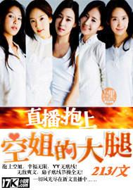 飞机上空姐和小伙秀恩爱